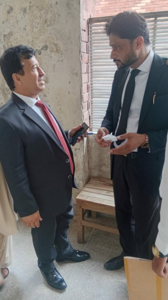 بنچ اور بار کے درمیان پائی جانے والی خلیج کو ختم کرنے کے لئے برسر پیکار ہیں،شاہد میر و