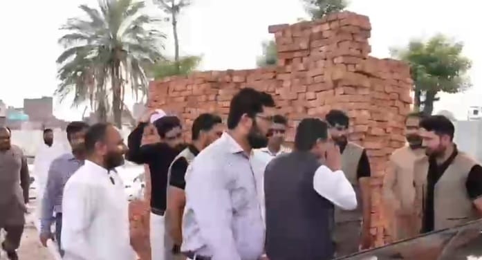 مشیر وزیراعلیٰ پنجاب و چیئرمین مذہبی امور کمیٹی علی ڈار نے دربار حضرت داتا گنج بخش کا دورہ کیا