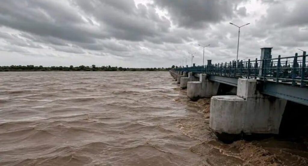 دریائے چناب میں ہیڈ مرالہ کے مقام پر نچلے درجے کے سیلاب کا امکان، ایمرجنسی نافذ