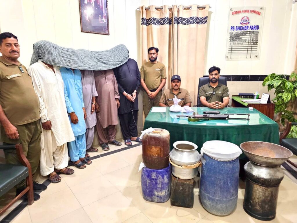 جرائم پیشہ افراد کے خلاف کریک ڈائون ،: 7 گرفتار، لاکھوں کی آئس، سینکڑوں لیٹر شراب، اسلحہ برآمد