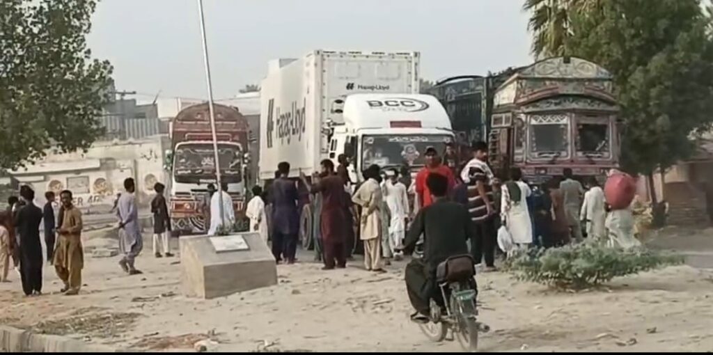 پریا کماری سمیت مختلف اضلاع سے اغوا ہونے والے بچوں کی بازیابی کے لیے ببرلو بائی پاس پر دھرنا