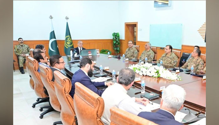وزیرِ اعظم شہباز شریف کی زیرِ صدارت کوئٹہ میں ایپکس کمیٹی کا اجلاس، دہشت گردی کے خلاف سخت حکمت عملی کا اعادہ