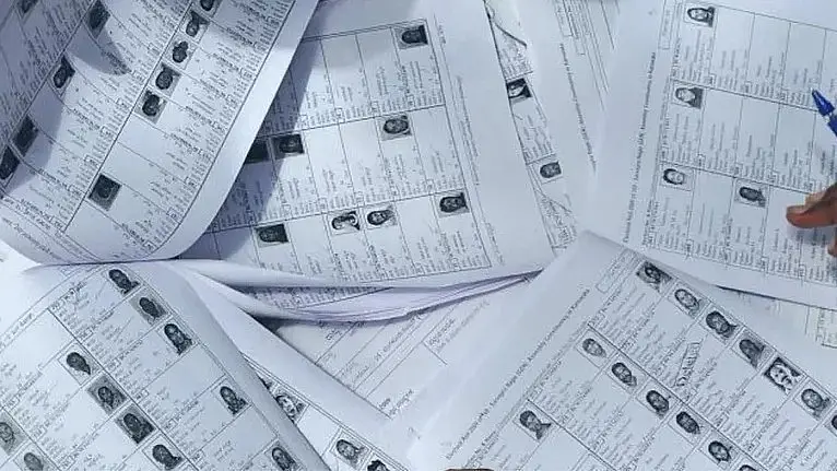 حیران کن بے ضابطگیاں، 2 لاکھ ووٹروں کے والدین نابالغ، 92 ہزار کے دادا دادی نوجوان