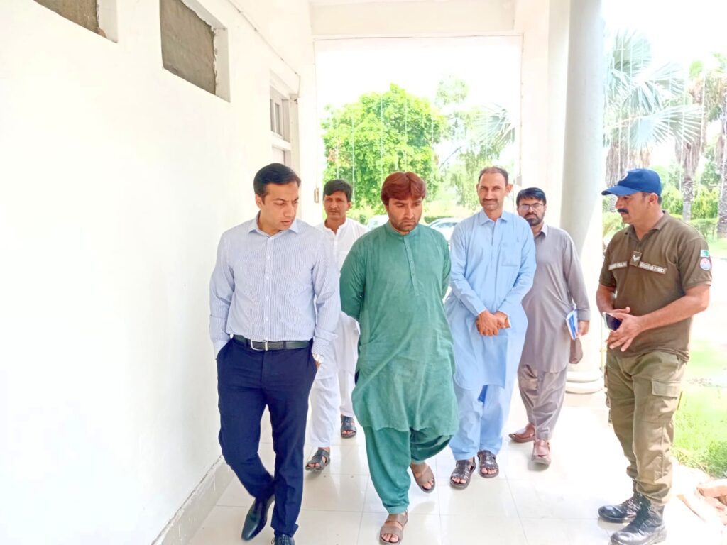 ڈپٹی کمشنر نے ڈی سی آفس کمپلیکس کی مختلف برانچز کا دورہ کیا