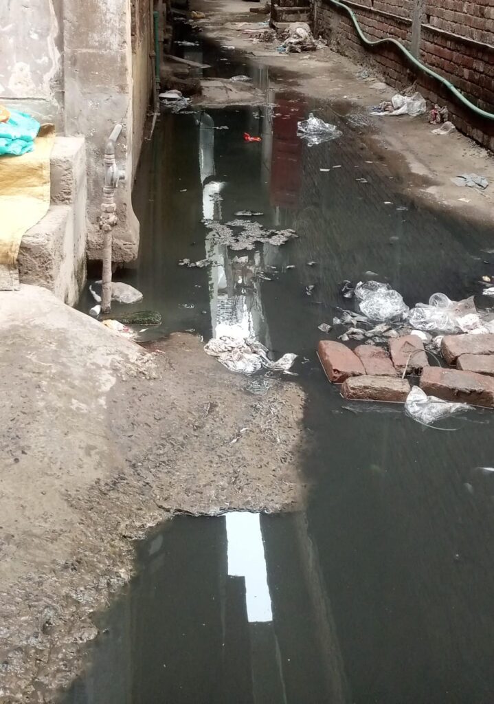 شیخوپورہ ، سیوریج نظام تباہ، گلیاں جوہڑ بن گئیں، شہری بیمار