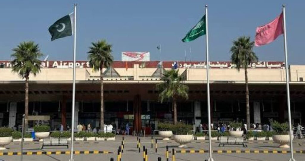 بارش کی وجہ سے سیالکوٹ انٹرنیشنل ایئرپورٹ لیمیٹڈ کی چھتیں ٹپکنے لگیں