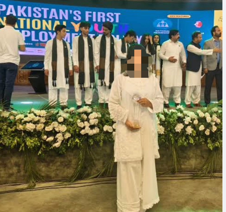طالبہ مینا حسن فرسٹ پرائم منسٹر یوتھ ایکسیلنس ایوارڈ کے لیے منتخب