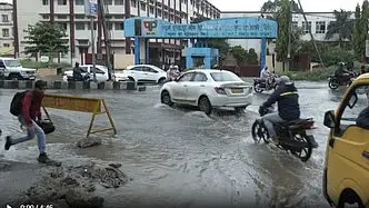 سیلابی پانی میں بہہ گئی کار، 4 بچوں سمیت 9 افراد لاپتہ