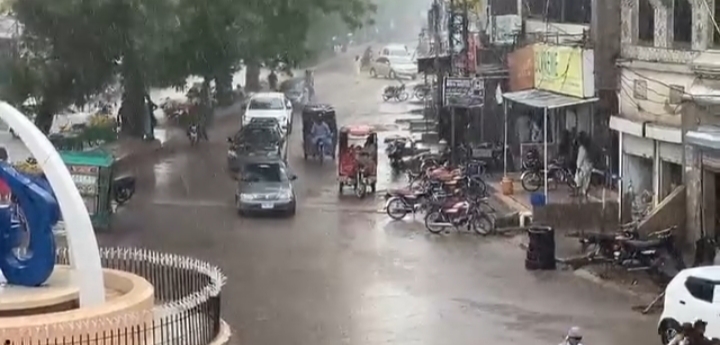 عمرکوٹ میں تیز ہواؤں کے ساتھ بارش، موسم خوشگوارہوگیا