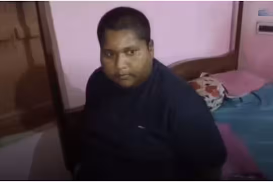 بدن میں انگاروں سی جلن، تالاب میں رہنے کو تھے مجبور: اقبال شیخ کو ملی نئی زندگی، 35 دنوں کے علاج کے بعد لوٹے گھر