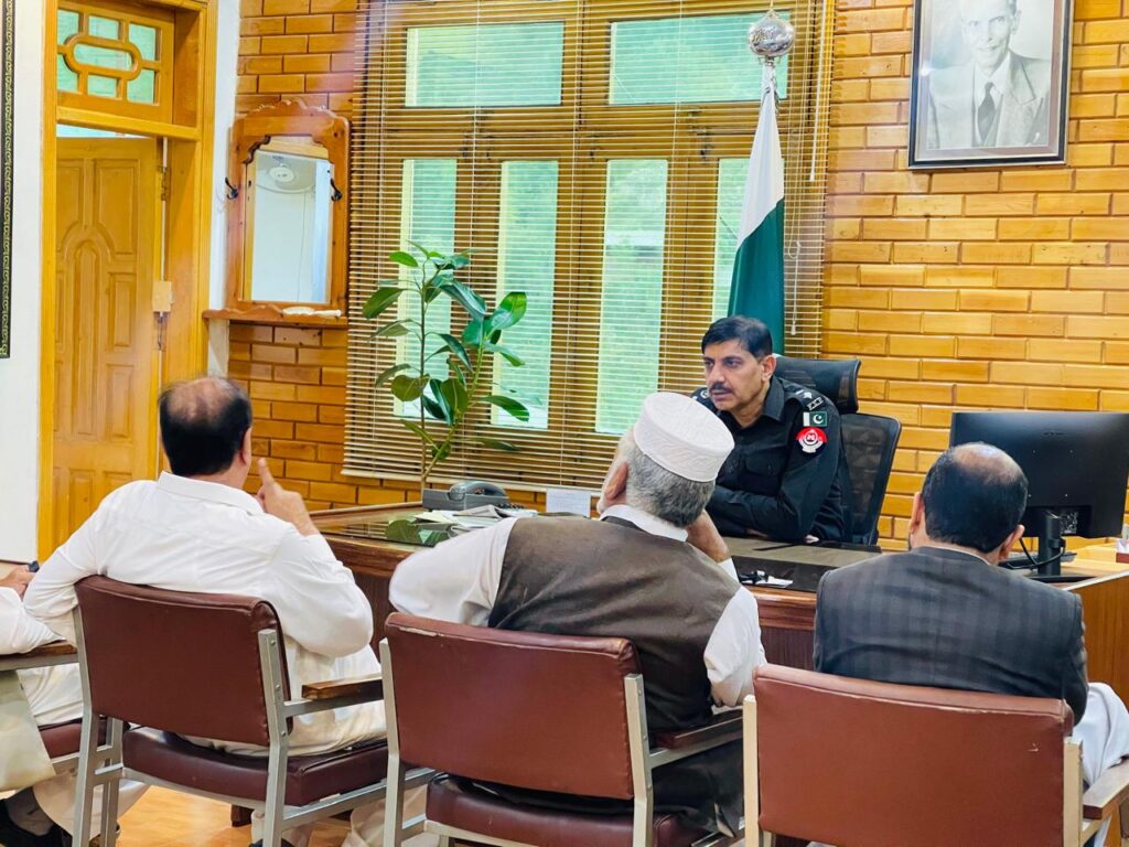 ڈی پی او دیر بالا کی زیر صدارت کھلی کچہری کا انعقاد، امن کمیٹی کے مشران کی شرکت