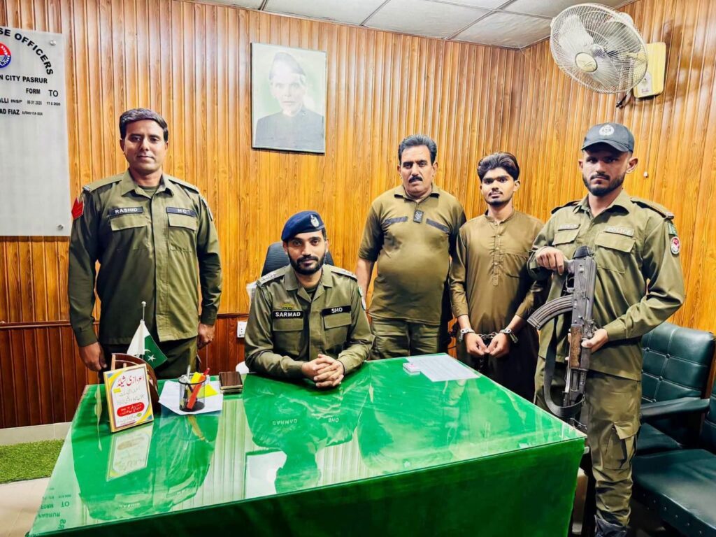 پیسوں کی قسط کا پیغام دینے پر خاتون پر مبینہ تشدد، کپڑے پھاڑنے اور دھمکیاں دینے والا ملزم گرفتار
