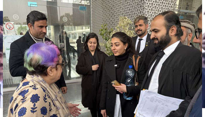 ایمان مزاری،ہادی چٹھہ ضمانت کیس، ریکارڈ نہ آنے پر جج برہم، ہتھکڑی لگوادوں گا، سماعت تیرہ اکتوبر تک ملتوی