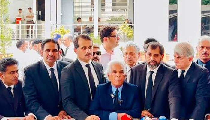 خیبرپختونخوا میں گورنر راج: آل پاکستان وکلا ایکشن کمیٹی کا اجلاس منگل کو کراچی میں طلب