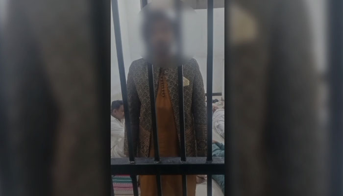 پولیس ولنٹیئر پروگرام میں نوکری کا جھانسہ دے کر پیسے بٹورنے والا ملزم اپنی بارات پرگرفتار