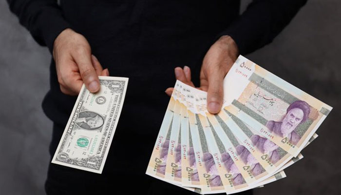 ایرانی معشیت کی تباہی عروج پر: ایک امریکی ڈالر اب کتنےلاکھ ریال کا?